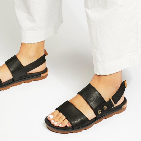 sorel flat sandals